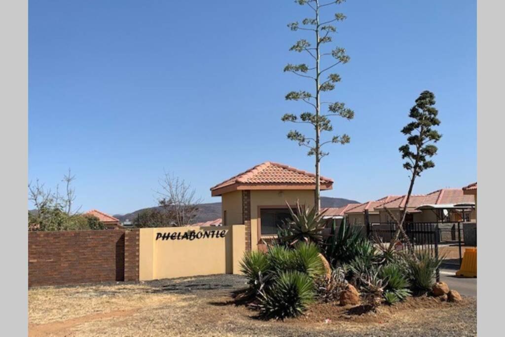 Rhino House With 3 Bedrooms Next To Pilanesberg And Sun City Mogwase Exteriör bild