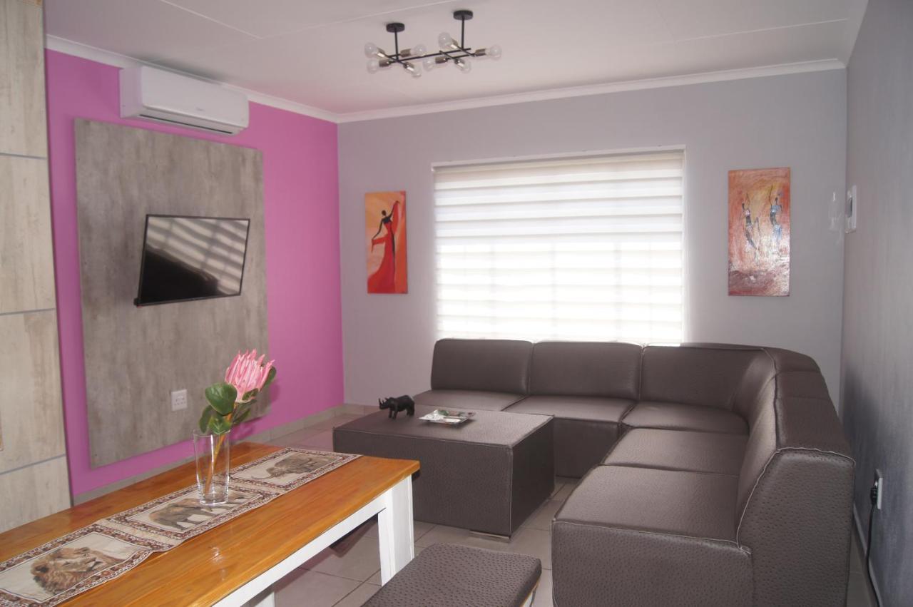 Rhino House With 3 Bedrooms Next To Pilanesberg And Sun City Mogwase Exteriör bild